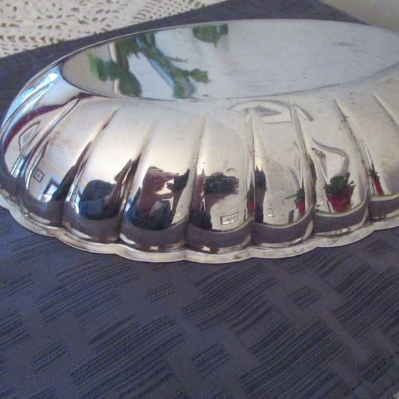 Wm. A Rogers Silver plate Oval Serving Dish- - Picture 6 of 9
